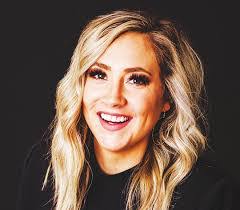 Alisa Patterson's Instagram, Twitter & Facebook