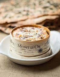 Mont D Or Au Four Pour 4 Personnes Recettes Elle A Table Recette Recette Fromage Recette Alimentation