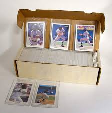 12 gold rookie cards were randomly inserted into series 1 packs and 14 were inserted into series 2. Amazon Com 1990 Leaf Baseball Cards Complete Set Of 528 Cards Including Rookie Cards Of Frank Thomas Sammy Sosa Larry Walker Collectibles Fine Art