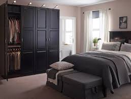 Dapat menjadi sebuah pilhan yang dapat digunakan, hanya dengan menggunakan beberapa barang custom dan penataan tempat tidur rapih naunsa kamar sudah sangat nyaman dan indah untuk dipandang. 1001 Desain Kamar Tidur Minimalis Yang Nyaman Cantik Rumahpedia