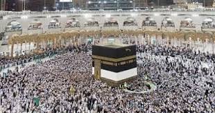 حالياً تتلون كسوة الكعبة باللون الأسود وقد كانت قديماً قبل الإسلام تتلون باللون الأحمر، وعقب ذلك تبدلت من الأحمر إلى الأخضر ثم كساها الرسول صلى الله عليه وسلم باللون الأبيض أما حالياً فقد. ÙÙŠØ¯ÙŠÙˆ ÙˆØµÙˆØ± Ø§Ù„ÙƒØ¹Ø¨Ø© Ø§Ù„Ù…Ø´Ø±ÙØ© Ø¨Ù†Ø§Ø¡ Ø´Ø§Ù…Ø® Ø¨Ù‚Ù„Ø¨ Ø§Ù„Ù…Ø³Ø¬Ø¯ Ø§Ù„Ø­Ø±Ø§Ù… Ø£ÙˆÙ„ Ø¨ÙŠØª ÙˆØ¶Ø¹ Ù„Ù„Ù†Ø§Ø³ Ù„Ø¹Ø¨Ø§Ø¯Ø© Ø§Ù„Ù„Ù‡ Ø¨Ø§Ù„Ø£Ø±Ø¶ ÙˆØ¬Ø¯Ø¯ Ø¨Ù†Ø§Ø¡Ù‡ Ø³ÙŠØ¯Ù†Ø§ Ø¥Ø¨Ø±Ø§Ù‡ÙŠÙ… ÙˆØ§Ø¨Ù†Ù‡ Ø¥Ø³Ù…Ø§Ø¹ÙŠÙ„ Ø«Ù„Ø§Ø« Ø£Ø¹Ù…Ø¯Ø© Ø®Ø´Ø¨ÙŠØ© ØªØ­Ù…Ù„ Ø³Ù‚ÙÙ‡Ø§ ÙˆØªØºØ³Ù„ Ø£Ø±Ø¶ÙŠØªÙ‡Ø§ Ø¨Ù…Ø§Ø¡ Ø²Ù…Ø²Ù… ÙÙŠ