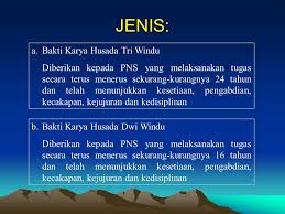 Sertifikat pelatihan merupakan bagian dari pelengkap sebuah kegiatan yang diselenggarakan oleh lembaga, organisasi, instansi pemerintah, maupun swasta. Pemberian Penghargaan Ppt Download