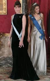 They went public with their relationship but he had refused to reveal the date for his wedding plans, saying only that france might only learn about the nuptials once they had already taken place. The Day Carla Met Her Match Mrs Sarkozy Is Upstaged By Spain S Real Princess In Glamour Showdown Estilo Real Reina Letizia Modelos Famosos