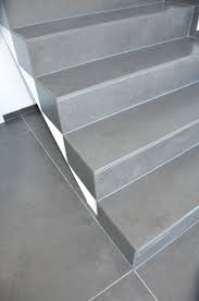 ✅ verschiedene designs von modern bis rustikal. Treppenstufen Mit Grossformatigen Fliesen Fliesen Treppenstufen Treppenfliesen Stoss Tritt Treppenhaus Interio Treppe Fliesen Treppenstufen Treppenfliesen