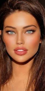 Paula adlı kullanıcının FACE panosundaki Pin