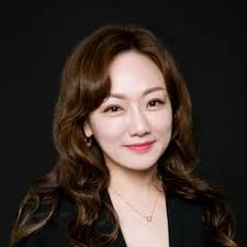 Nina Moon's Instagram, Twitter & Facebook