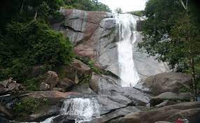 תמונה של ‪telaga tujuh waterfalls‬, לנגקווי: Air Terjun Telaga Tujuh Tempat Menarik Di Pulau Langkawi Tempat Menarik