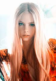 Hair chalking is a hot way to add vibrant color to your hair without any commitment. Daily Hair Spotting Peach Hair Chalk Color Strayhair