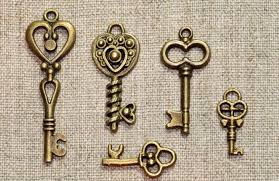 Key And Lock And Key And Heart Tattoo Designs And Meanings Tatring Tattoos Piercings Here's a sneaky peak at a flash sheet i've almost finished outlining this week. key and lock and key and heart tattoo