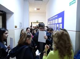 Check spelling or type a new query. Sute De Locuri De MuncÄ Disponibile La Bursa Pentru AbsolvenÈi S Au Ocupat Doar Cateva Zeci