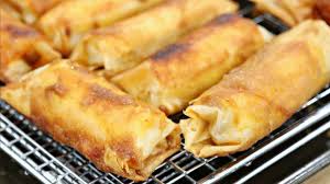 Filipino sweet potato and banana spring rolls from raymund macaalay! Turon Recipe Filipino Banana Eggroll Dessert Youtube