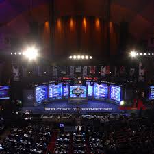 Bureau of labor statistics, the average annual wage for scouts was $58,400 per year. Nfl Draft 2018 How Much Does It Cost To Scout A Top Qb Prospect Sbnation Com