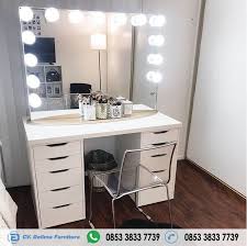 Maka perusahaan karya ukir furniture adalah salah satu tempat terbaik bagi anda untuk memesan jenis meja make up artis dengan bahan material kayu yang dibalut dengan cat. Meja Rias Cermin Full Dengan Lampu Desain Meja Rias Lampu Gambar Meja Rias Gambar Meja Rias Lampu Harga Meja R Vanity Mirror Vanity Hollywood Vanity Mirror