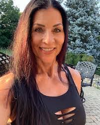 Jeanette Britton's Instagram, Twitter & Facebook