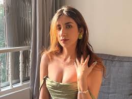 Bold pictures of Shark Tank fame Parul Gulati in bik*ini from swimming pool  went viral, see here - informalnewz