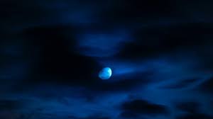 Bei vollmond schauen wir von der erde aus frontal auf die angestrahlte mondfläche. Vollmond Heute Am 01 10 2020 Blauer Blutmond Dieses Phanomen Ist Extrem Selten News De