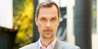Den tidigare mångårige medlemmen i lasse stefanz, anders pettersson, har avlidit, rapporterar aftonbladet. Anders L Pettersson Utses Till Ny Chef For Civil Rights Defenders Civil Rights Defenders