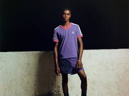 It's impossible not to be moved by over 50,000 voices joined as one to sign a song of peace and love. Wie Das Fussball Trikot Zum Trend Piece Wurde Und Was Bob Marley Damit Zu Tun Hat Vogue Germany