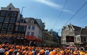 Het is weer bijna tijd voor koningsdag in amsterdam en dat betekent niet alleen dat de hele stad oranje kleurt, maar ook dat er weer. Koningsdag 2021 Amsterdam Dit Is Er Wel Te Doen Indebuurt Amsterdam