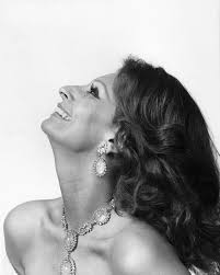 On this day in 1963, Gregory Peck won the Academy Award for Best Actor for  his role in the 1962 film “To Kill a Mockingbird.” His award was presented  by Sophia Loren.