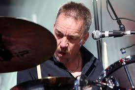 Mike Petrov's Instagram, Twitter & Facebook