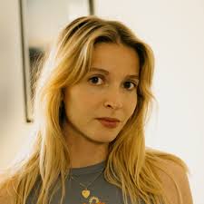 Trouvez un freelance Communique De-presse disponible sur Malt