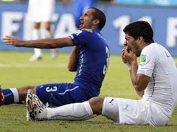 Pagesothercommunityfifapediavideossuarez beißt sich zu seinem tor :d. Opfer Chiellini Suarez Beisst Wieder Zu Weltmeisterschaft Kicker