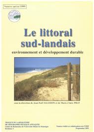 Piscine privative, bordée d'une terrasse en bois avec transats, villas. Le Littoral Sud Landais Evolution Du Trait De Cote Dynamique De La Plage Et Du Milieu Dunaire Protection Et Amenagement Persee