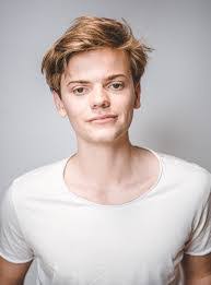 Sasha Hayes's Instagram, Twitter & Facebook