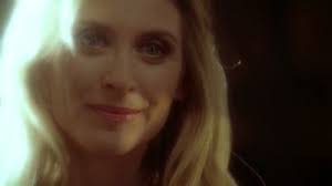 Doux Reviews: Smallville: Lara