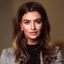 Lisa Nolan's Instagram, Twitter & Facebook