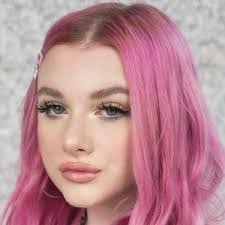 Daisy Teague's Instagram, Twitter & Facebook