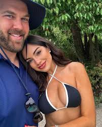 Pool party attire, Brooke: 1 Mitch: 0