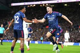 Arsenal aplasta a Leeds para abrir una ventaja de siete puntos en la Liga Premier y Chelsea remonta