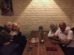 Kemarin harusnya sidang beragendakan pemeriksaan saksi. Beda Usia 45 Tahun Inilah 10 Momen Mesra Mark Sungkar Dengan Istri Tercinta