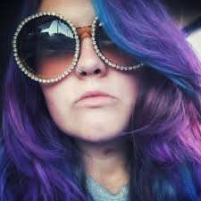 En raras ocasiones, los axolotes de mascotas pueden de repente convertirse  de animales acuáticos en criaturas terrestres que respiran aire. Sus  branquias externas se vuelven a respirar aire, pulmones interiorizados, y su