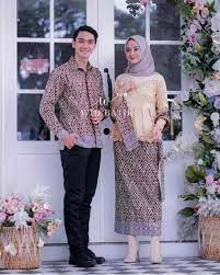 Model baju batik couple terbaru 2020/2021 buat pesta pernikahan kondangan wisuda pertunangan baju batik couple kebaya. Best Seller Dan Cod Couple Batik Pasangan Terbaru Eira Gamis Kebaya Brukat Modern 2020 Eira Bali