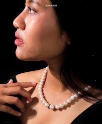 Add a touch of elegance to your favorite bag with a stunning genuine pearl  bagchain. 🌸 #bagchain #bagchains #keychain #keychaincustom #keychainpearl  #phonechain #phonechains #chainpearl