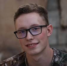 Senior breaks school discus record at 131'4"