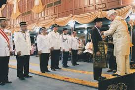 Bahagian istiadat dan urusetia persidangan antarabangsa, jabatan perdana menteri telah dipertanggungjawabkan untuk menyediakan cadangan reka bentuk mess kit. Panduan Susunan Keutamaan Darjah Kebesaran Bintang Pingat Negeri Cikgu Share