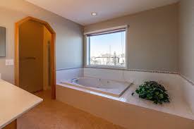 FOR RENT in Douglas Glen...$2395/month Welcome to 364 Douglas Glen Heath SE  This home is located