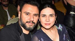 Alişan hakkında merak edilen soruların cevapları. Who Is Alisan Who Is Alisan S Wife Buse Varol