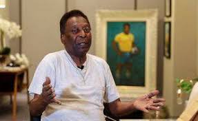 Bresil legende sportif joueur de football football ronaldo footballeur france 98. Coronavirus La Legende Du Football Pele Se Fait Vacciner Et Montre Ce Jour Inoubliable