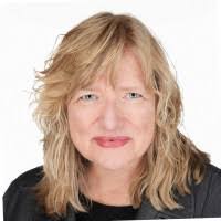 Kim Boller's Instagram, Twitter & Facebook