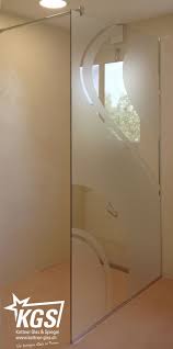 Duschtrennwand Mit Motiv Sandstrahlung Von Ihrer Glaserei Das Anbringen Von Individuellen Mustern Auf Die Aussenseite De Duschtrennwand Dusche Glasduschen