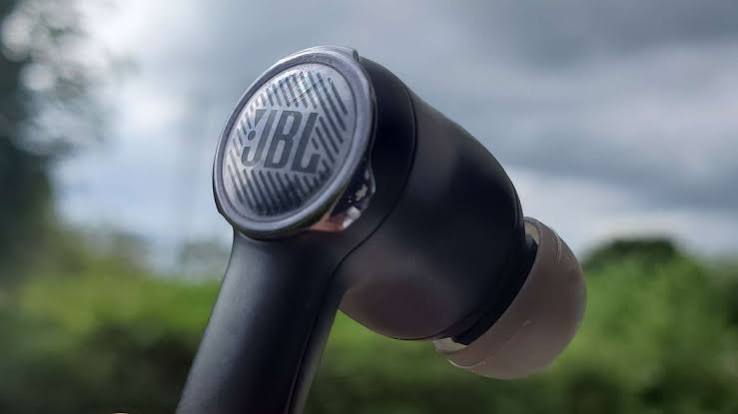 JBL Quantum TWS Earbuds view 4