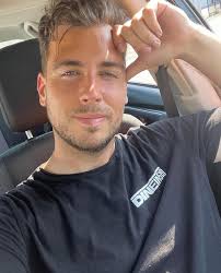 60,000 STRONG AND STILL EATING IN MY CAR . THANKS FOR RIDING SHOTGUN WITH  ME. 🖤