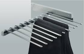 I portapantaloni per armadi sono disponibili nelle versioni fissi e estraibili. Portapantaloni Estraibile Per 10 Pantaloni Larghezza 465 Mm In Hafele Italia Shop
