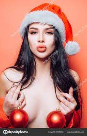 Rote Weihnachtskugeln Mit Brüsten Sexy Titten Und Silvesterparty Nackte  Frau – Stockfoto © Tverdohlib.com 231995442
