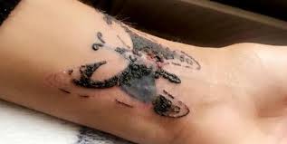 We would like to show you a description here but the site won't allow us. Jovem Economiza No Preco Da Tatuagem E Se Da Mal